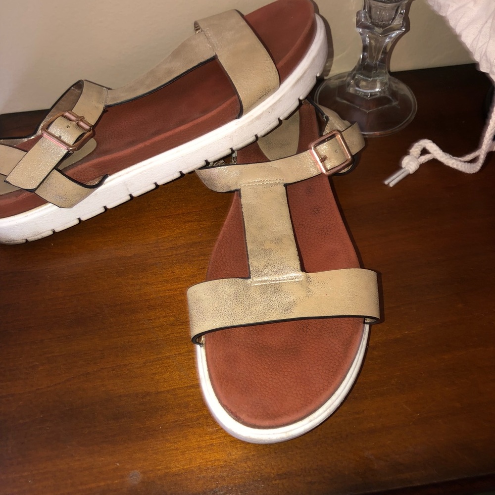 Gold sandals !